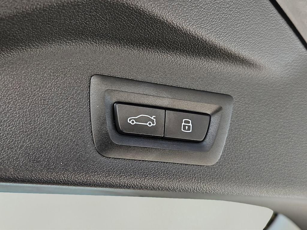 Used 2025 BMW X7 xDrive40i w/ Premium Package image 30