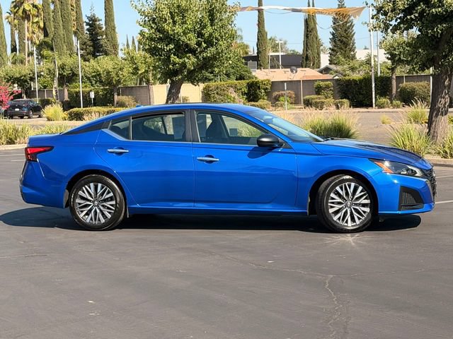 Used 2025 Nissan Altima 2.5 SV FWD image 4