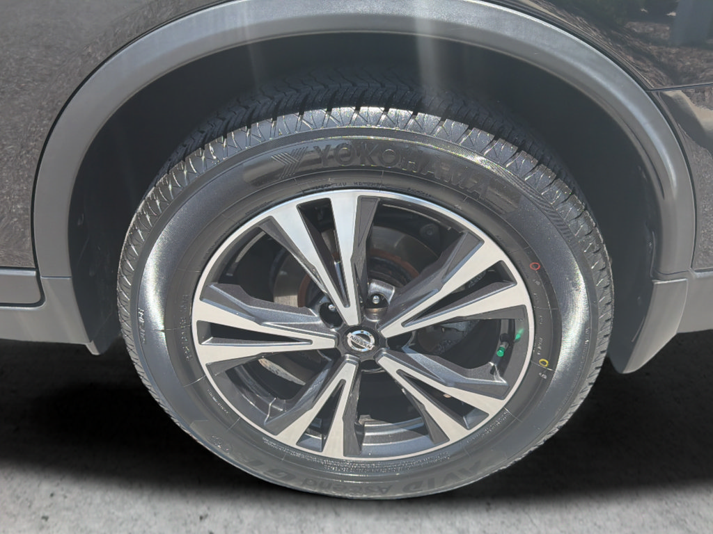 Used 2019 Nissan Rogue SV w/ Premium Package FWD image 57