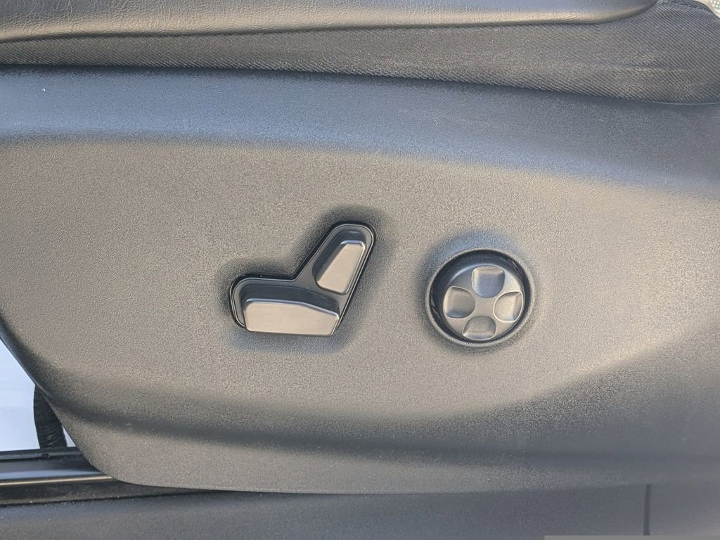 Used 2022 Chrysler Pacifica Limited FWD image 18