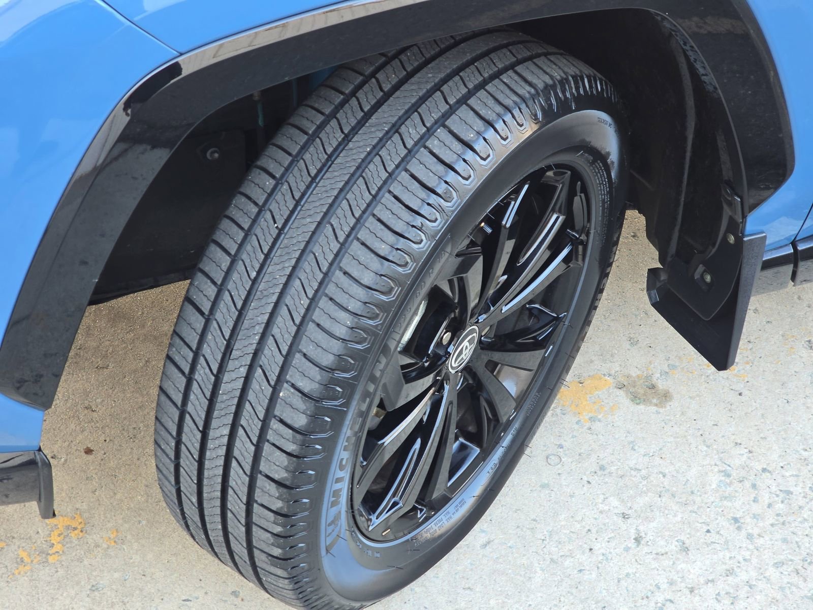 Used 2023 Toyota RAV4 SE image 38