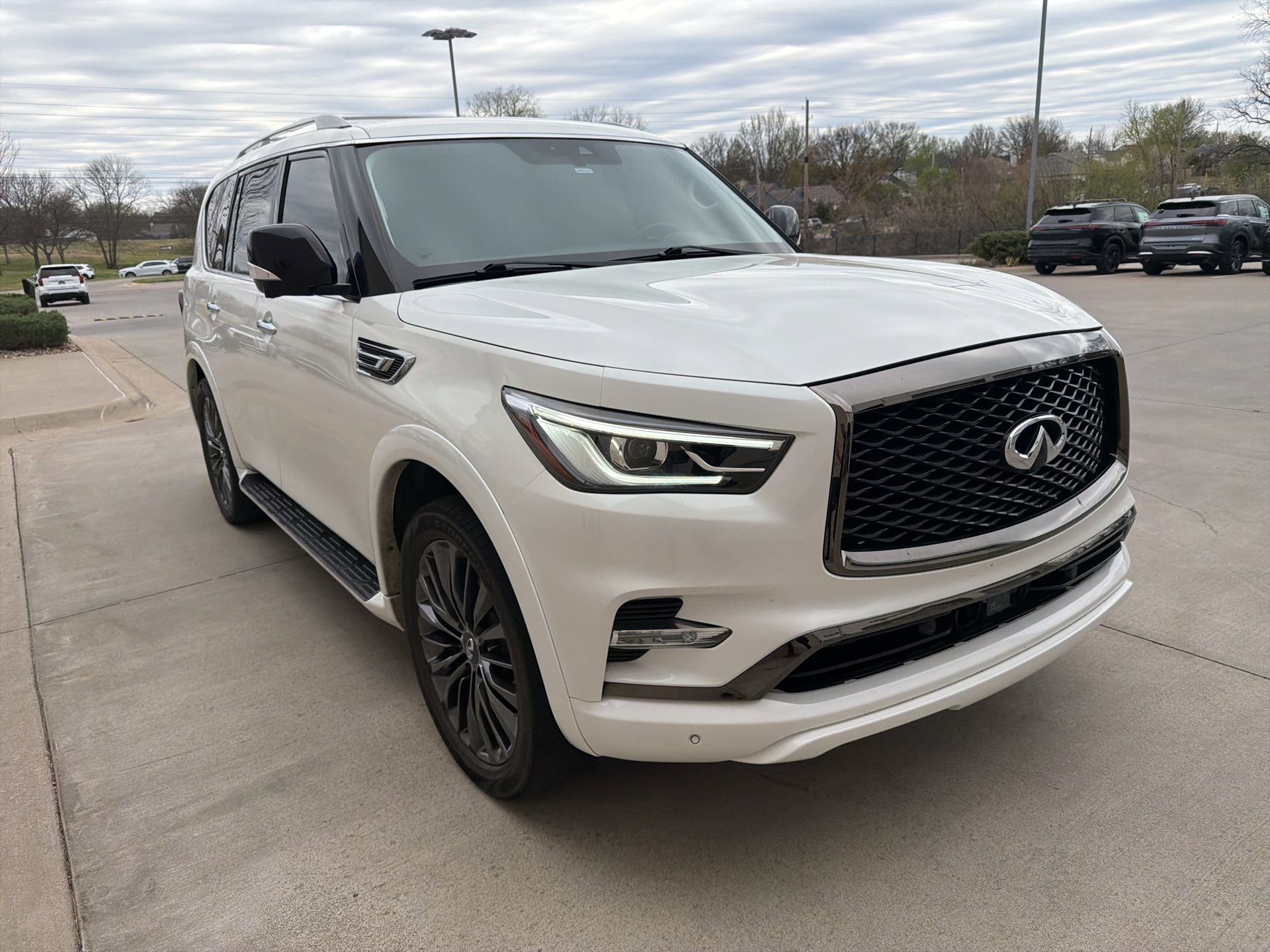Used 2021 INFINITI QX80 Premium Select w/ All-Season Package image 3