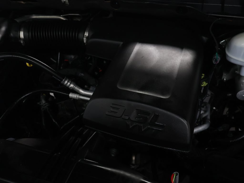 Used 2022 RAM 1500 Classic SLT AWD/4WD image 26