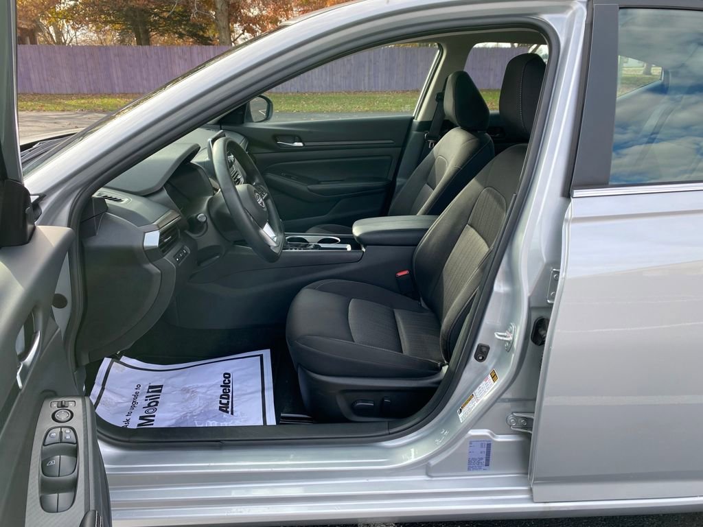 Used 2024 Nissan Altima 2.5 SV image 21