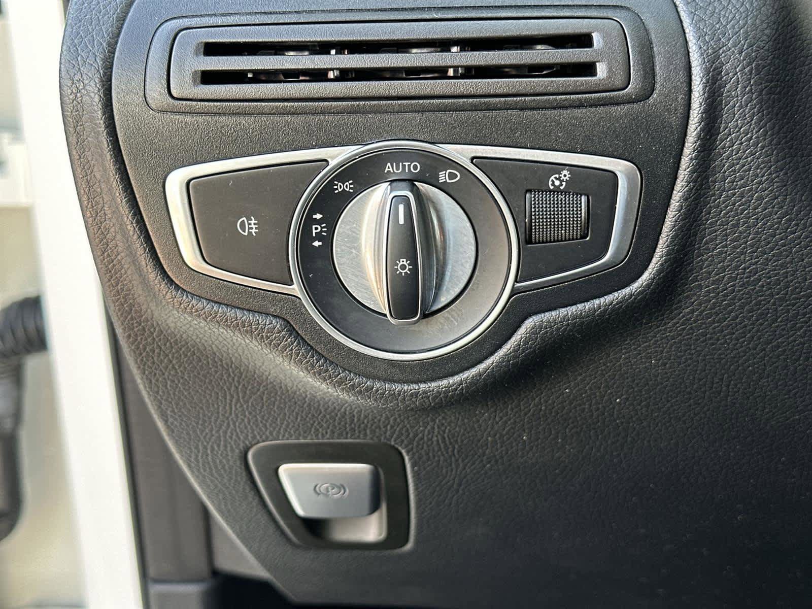 Used 2020 Mercedes-Benz GLC 300 image 38