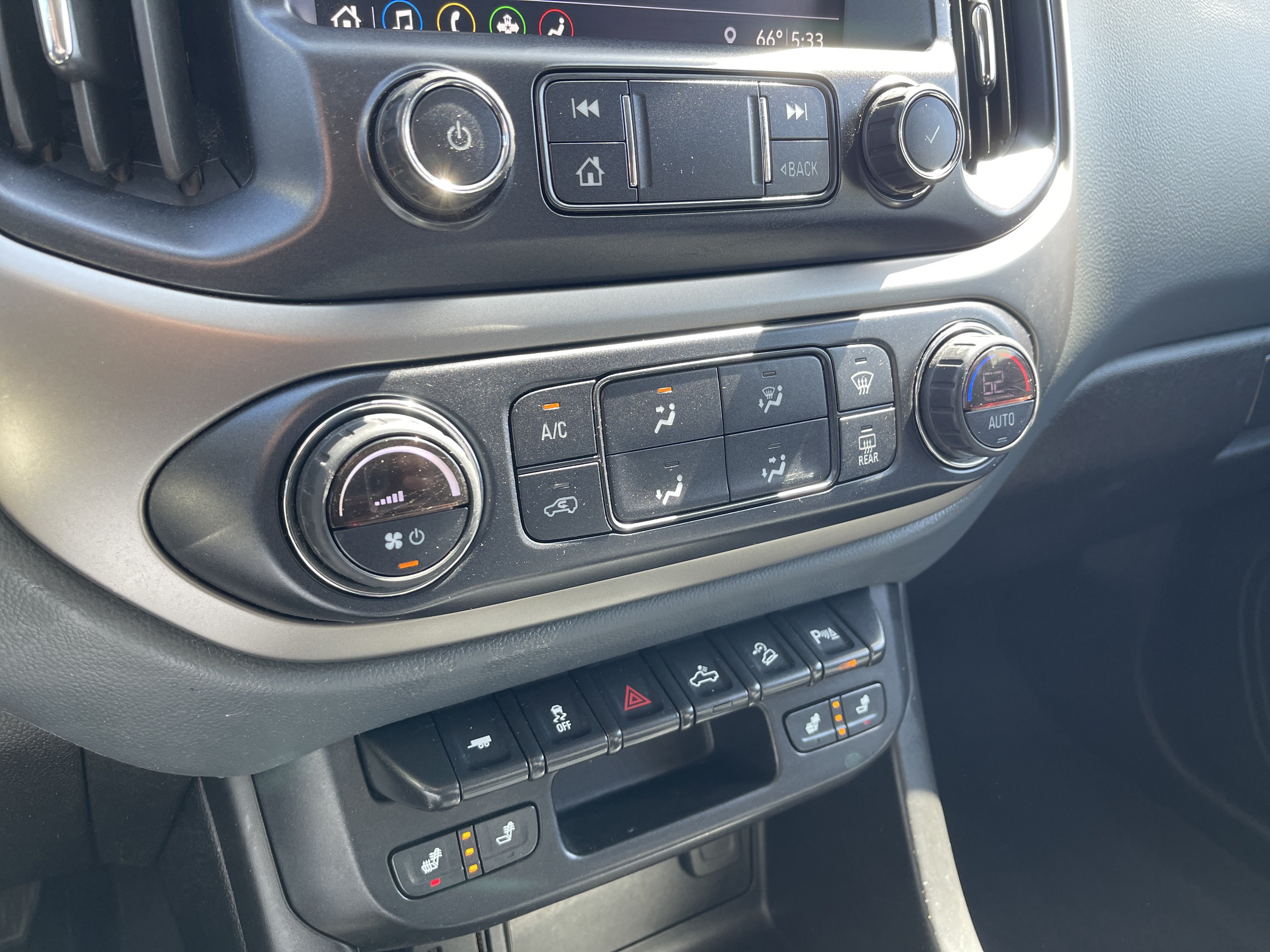 Used 2020 Chevrolet Colorado Z71 AWD/4WD image 18