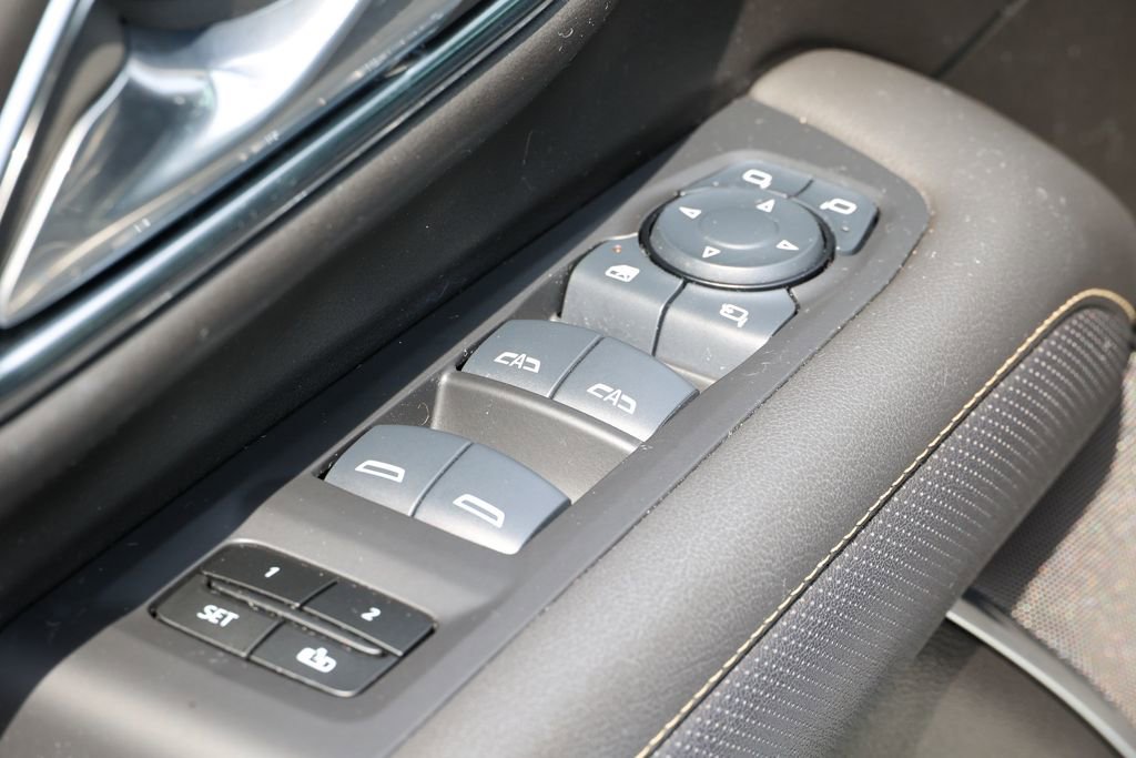 Used 2024 GMC Yukon SLT w/ SLT Luxury Package AWD/4WD image 37