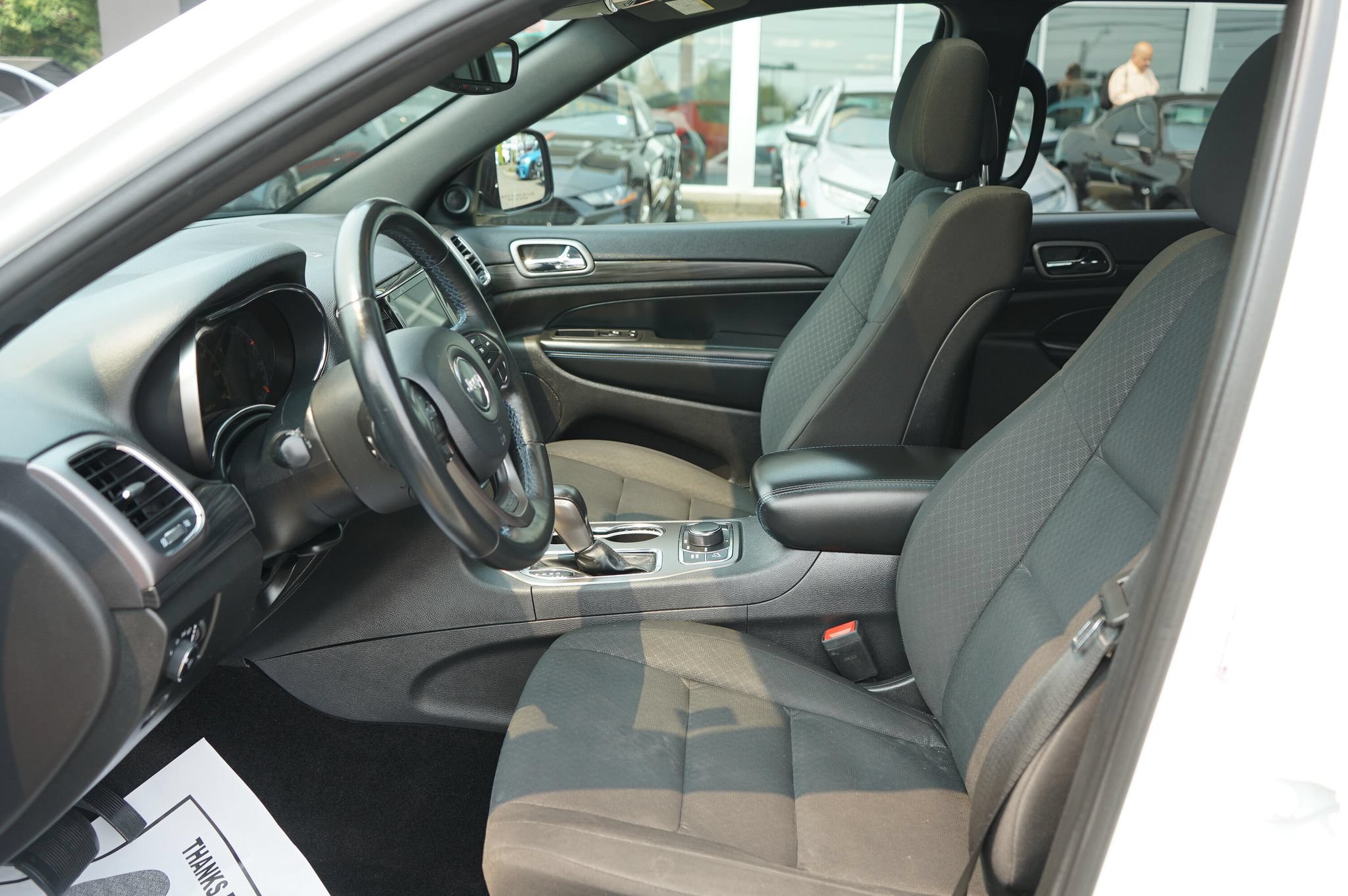 Used 2019 Jeep Grand Cherokee Laredo AWD/4WD image 12