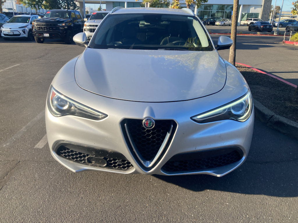 Used 2018 Alfa Romeo Stelvio AWD image 2
