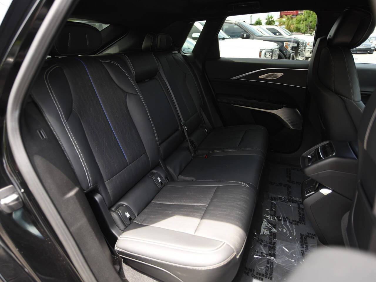 Used 2024 Cadillac Lyriq Luxury RWD image 15