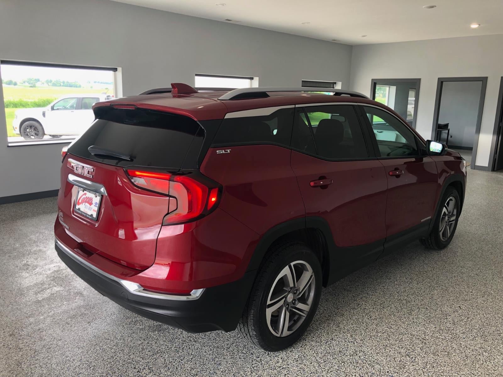 Used 2018 GMC Terrain SLT w/ Preferred Package FWD image 3