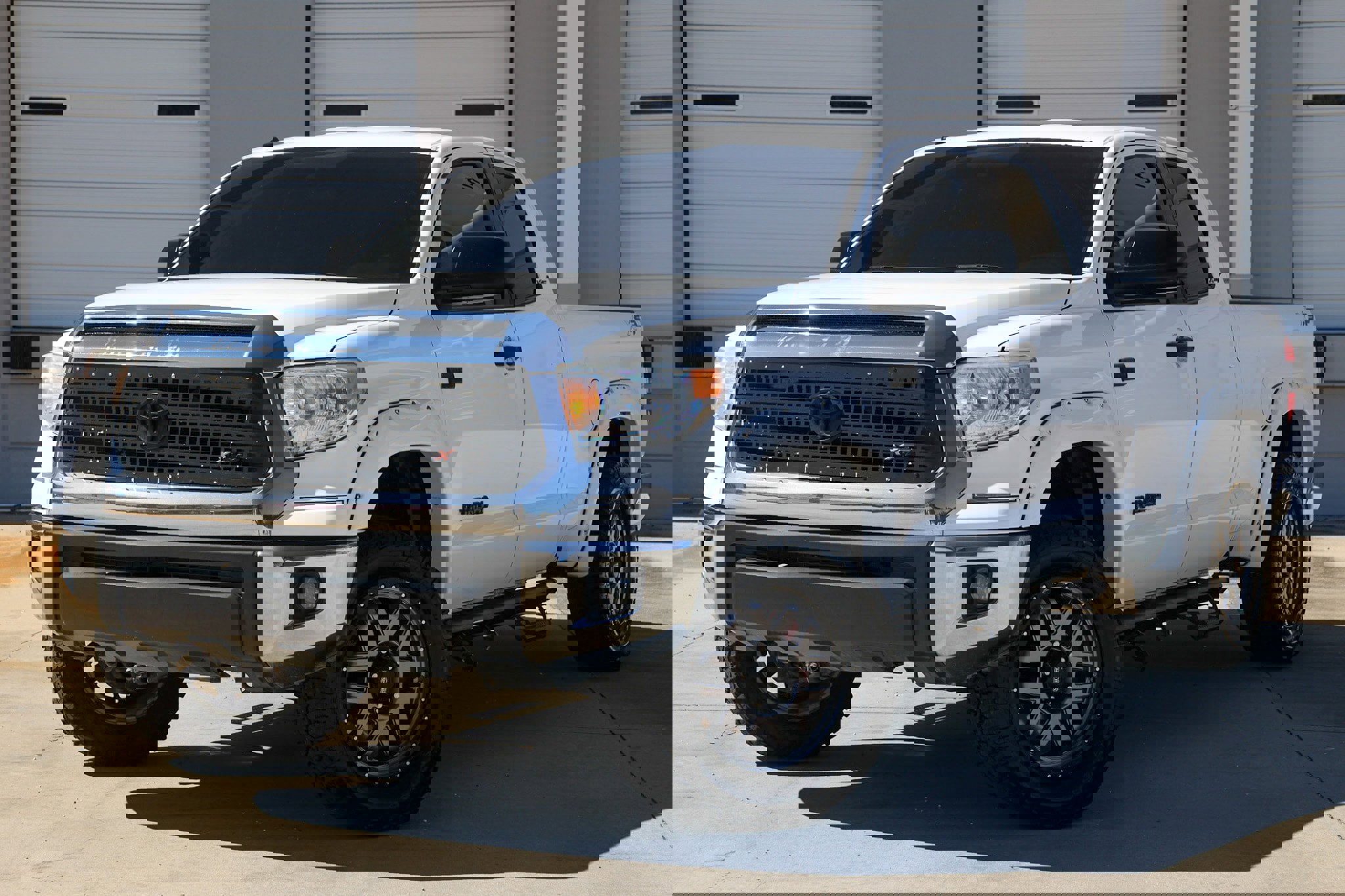 Used 2017 Toyota Tundra SR image 1
