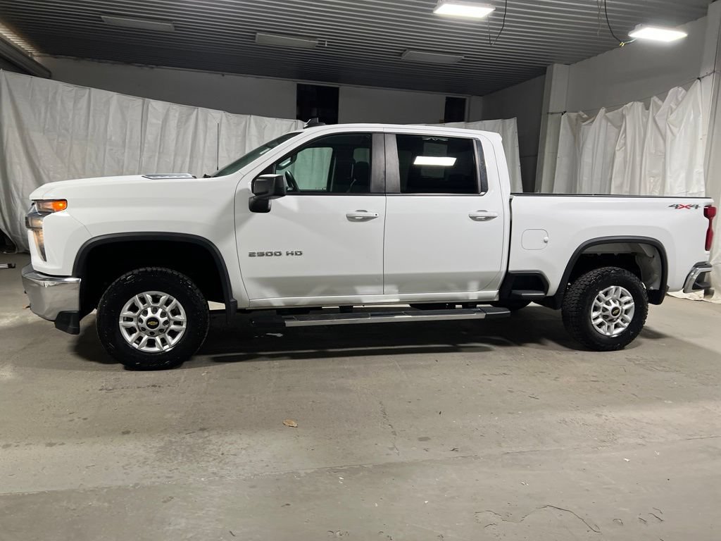 Used 2022 Chevrolet Silverado 2500 LT AWD/4WD image 4