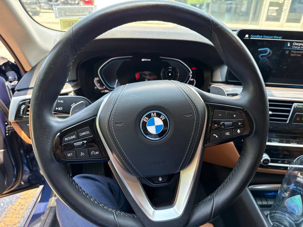 Used 2022 BMW 530e xDrive w/ Convenience Package AWD/4WD image 4