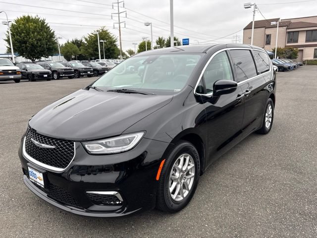 Used 2024 Chrysler Pacifica Touring-L