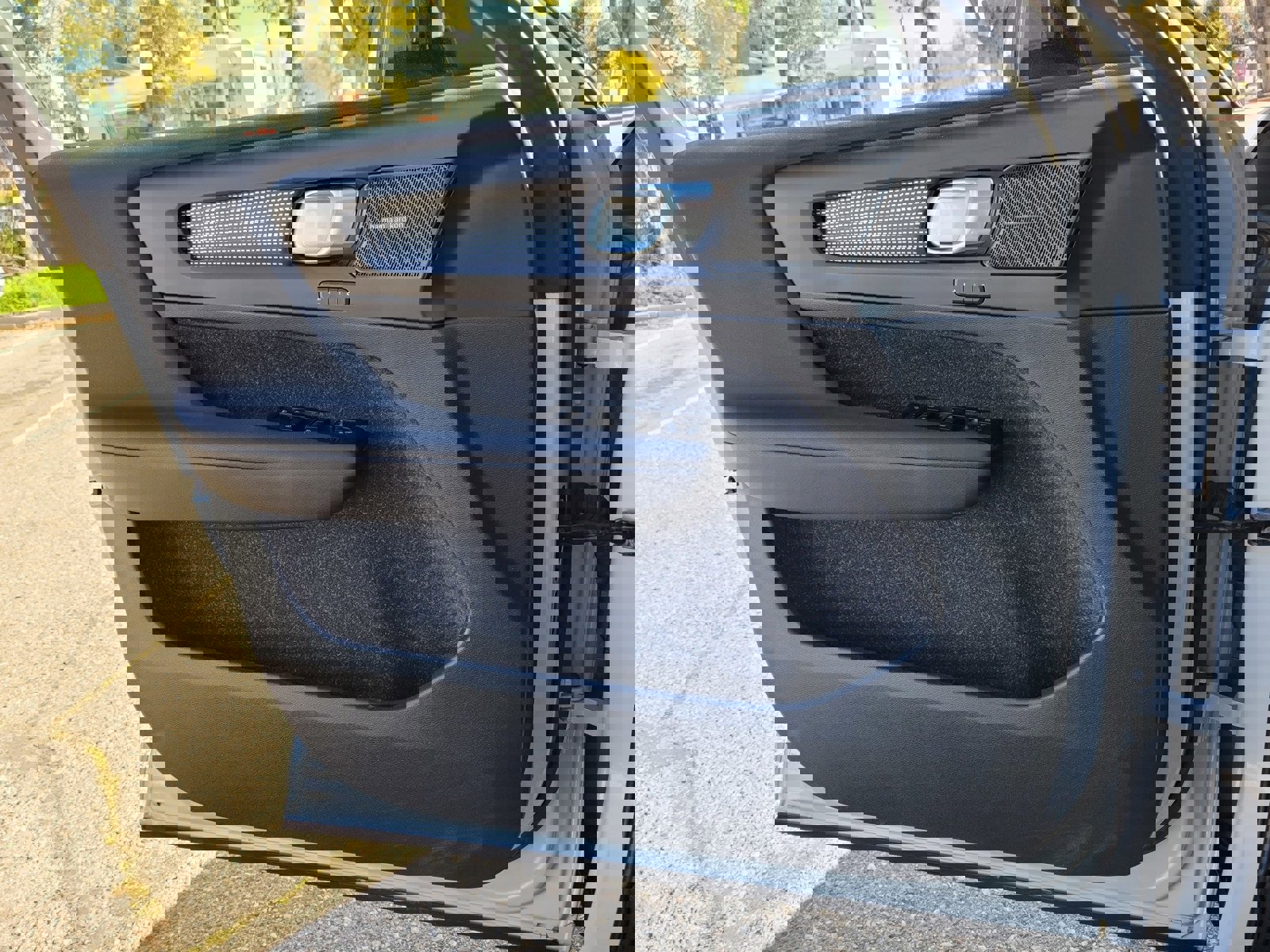 Used 2021 Volvo XC40 P8 Recharge image 15