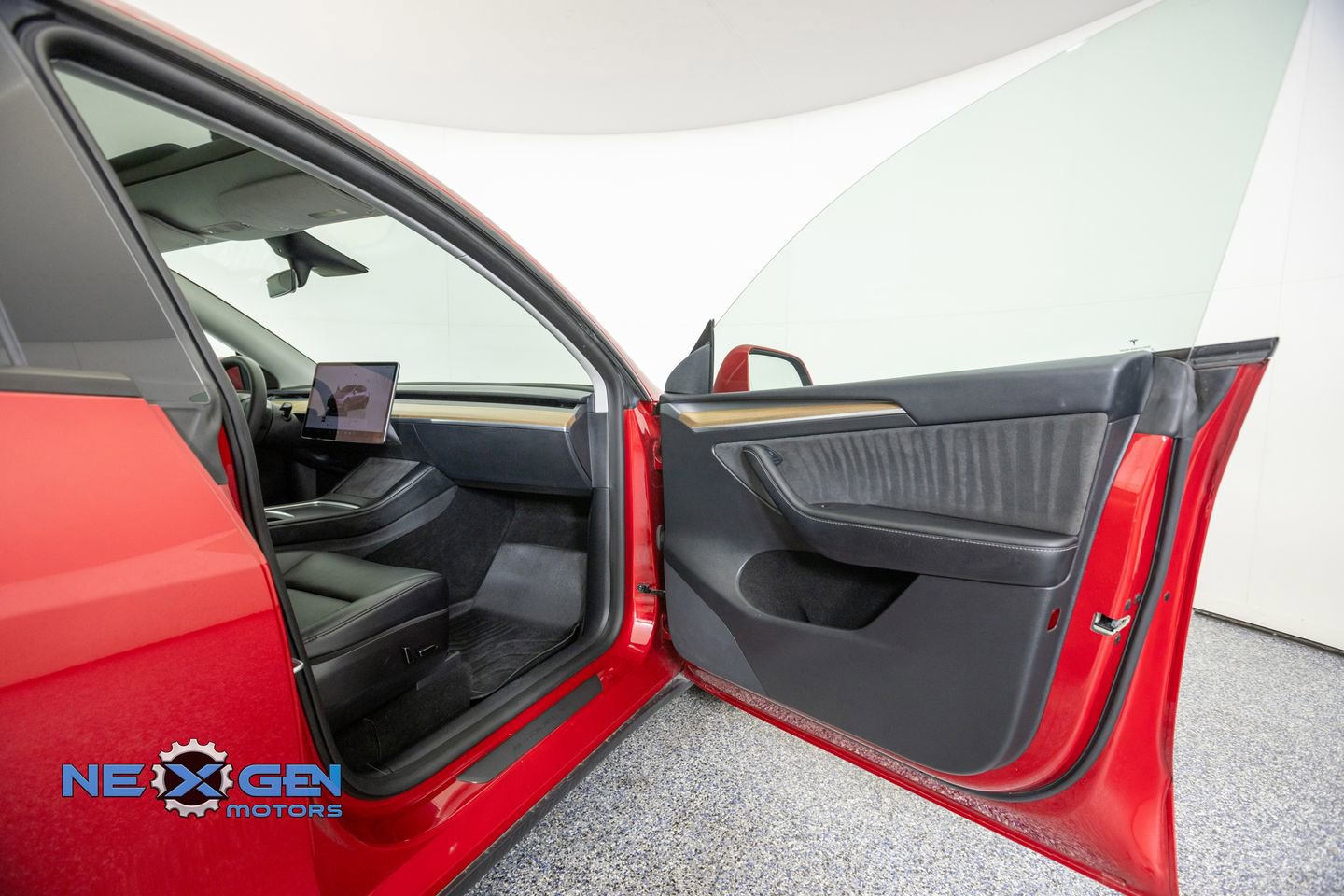 Used 2023 Tesla Model Y Long Range AWD/4WD image 36