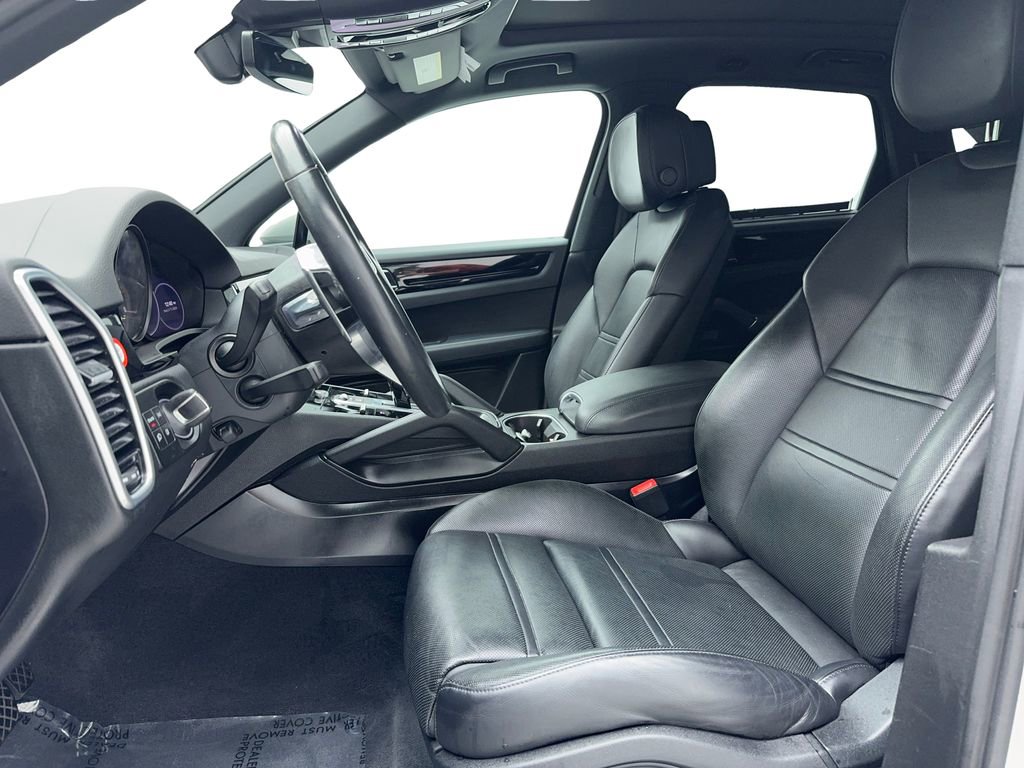 Used 2023 Porsche Cayenne image 13