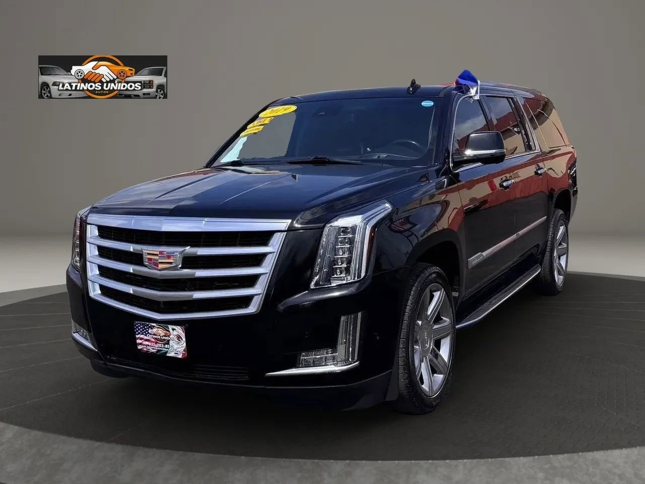 Used 2019 Cadillac Escalade ESV Luxury image 3