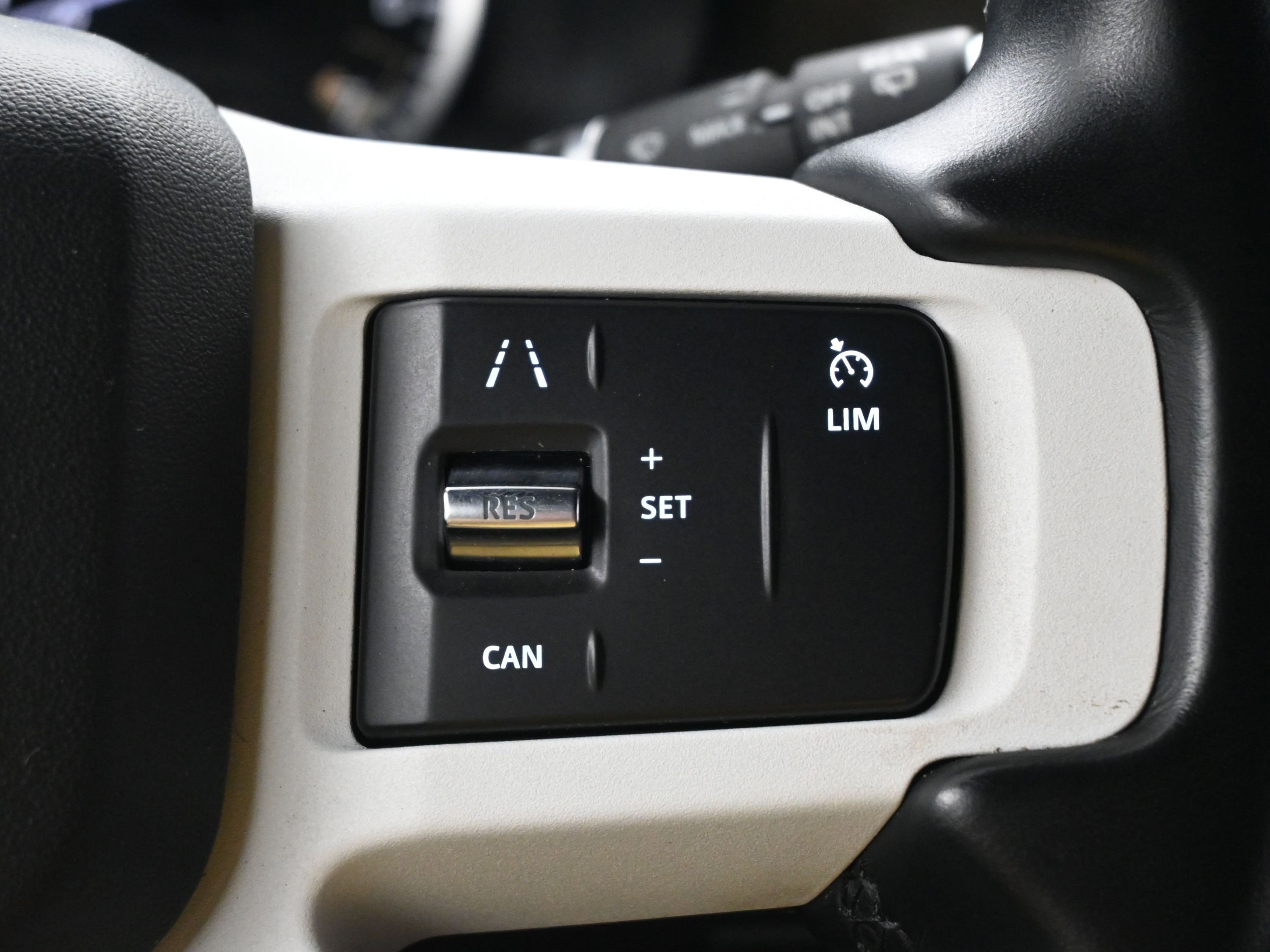 Certified 2023 Land Rover Defender 110 X-Dynamic SE image 22