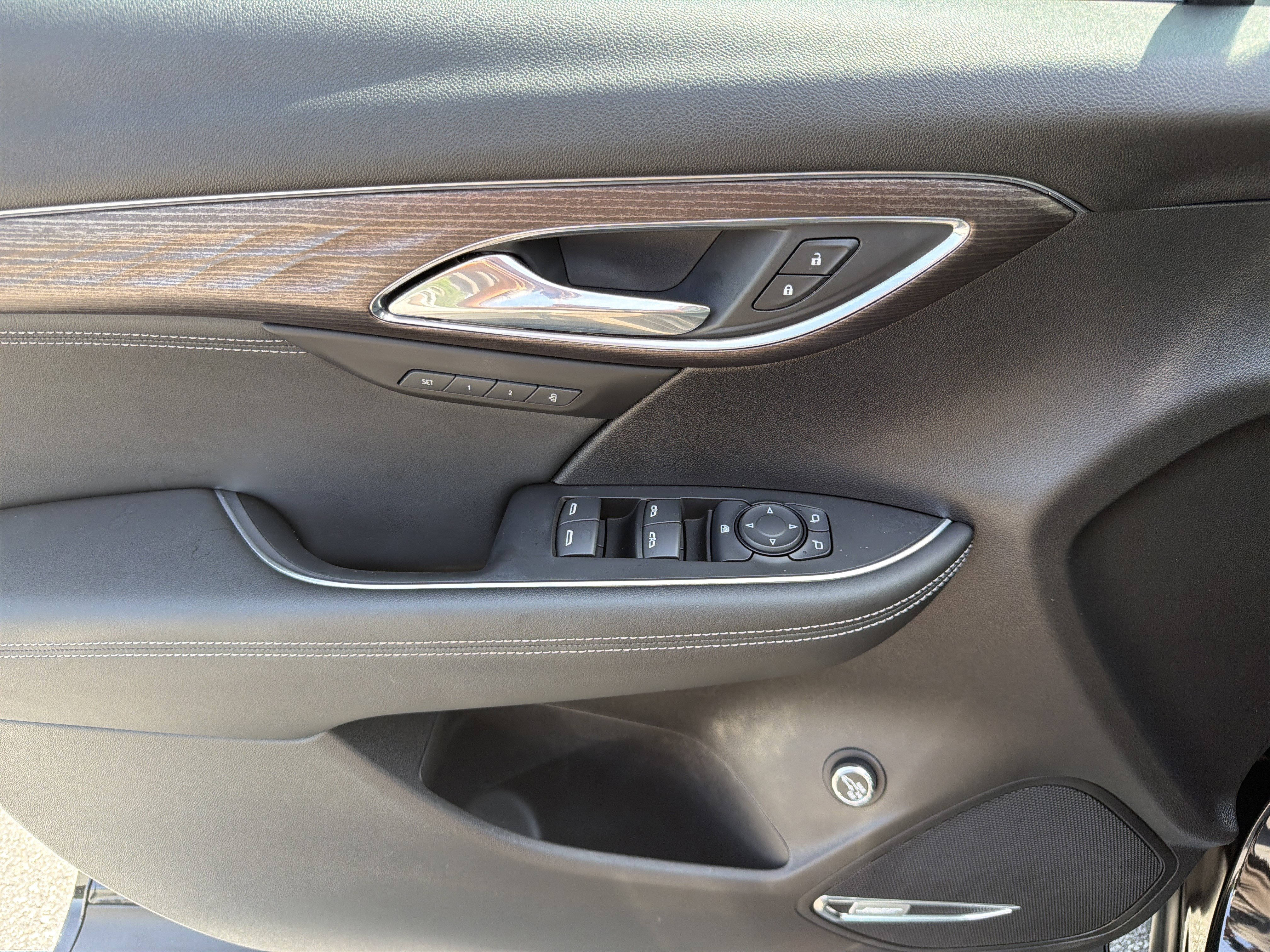 Used 2023 Buick Envision Avenir FWD image 11