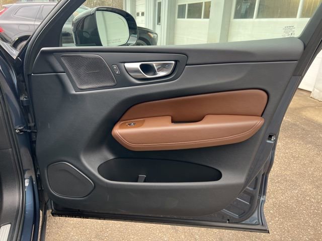 Certified 2023 Volvo XC60 B5 Plus w/ Climate Package image 17