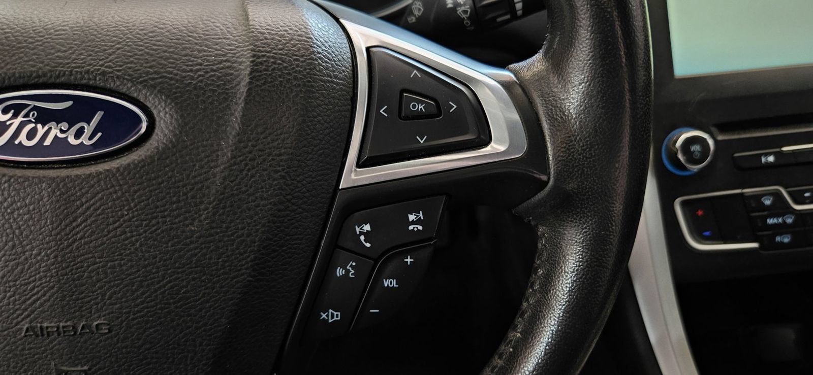 Used 2016 Ford Fusion SE FWD image 12