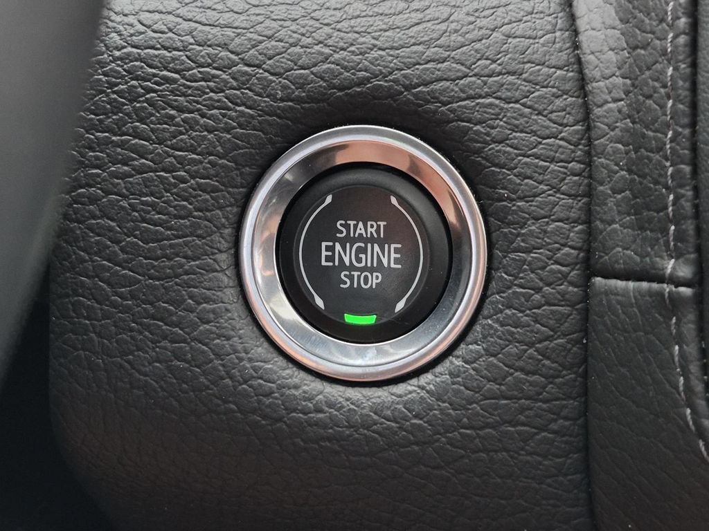 Used 2023 GMC Yukon Denali RWD image 30