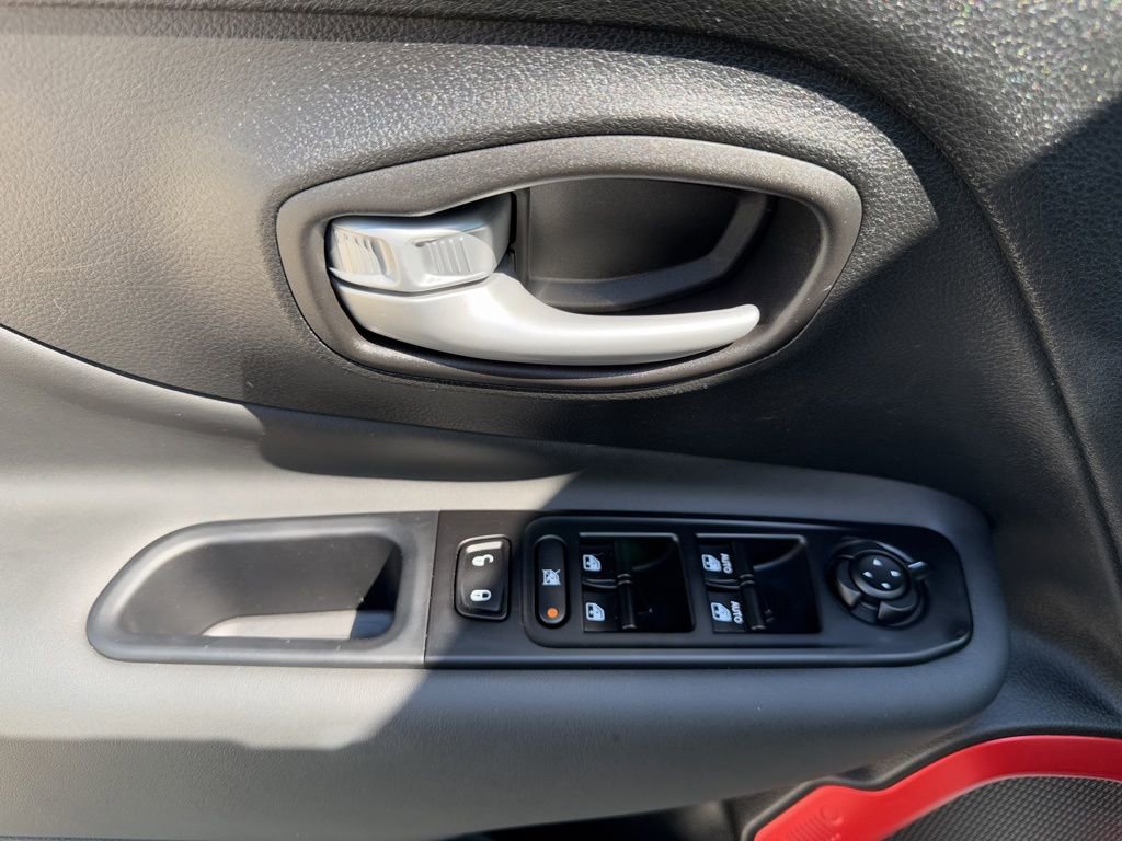 Used 2023 Jeep Renegade Latitude w/ Sun/Sound Group AWD/4WD image 20