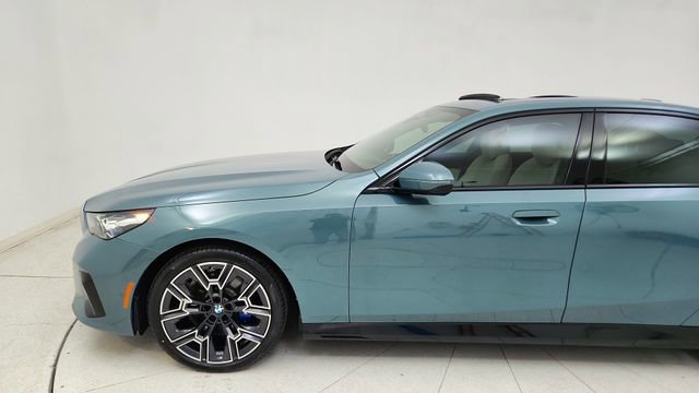 Used 2024 BMW 530i image 4