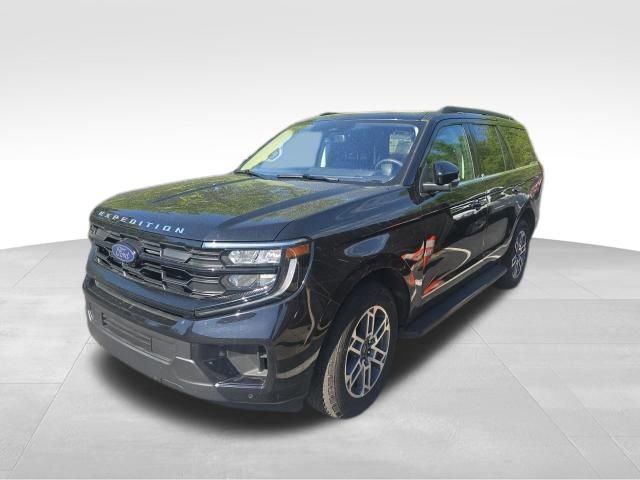 Used 2025 Ford Expedition Active AWD/4WD image 3