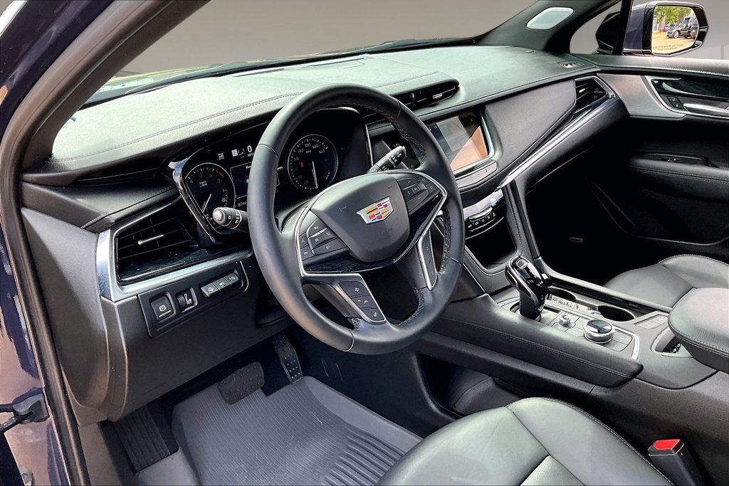 Used 2025 Cadillac XT5 Premium Luxury w/ Technology Package AWD/4WD image 13