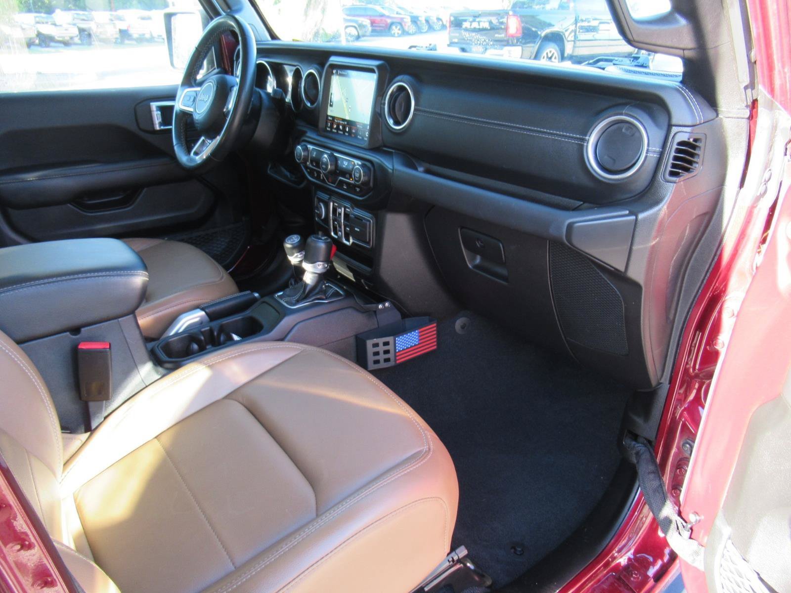 Certified 2022 Jeep Gladiator Overland w/ Popular Equipment Package AWD/4WD image 11