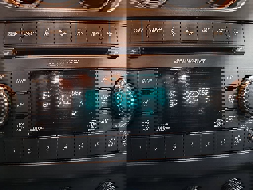 Used 2014 Jeep Patriot Latitude AWD/4WD image 23