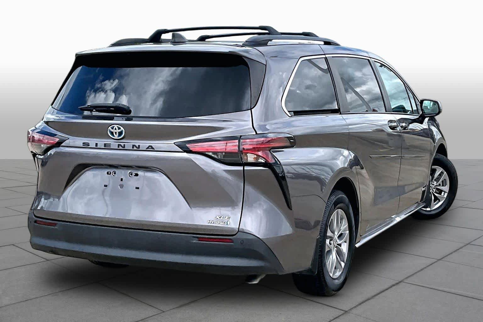 Used 2021 Toyota Sienna XLE FWD image 13