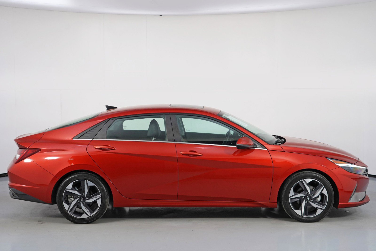 Used 2021 Hyundai Elantra Limited w/ Cargo Package image 52