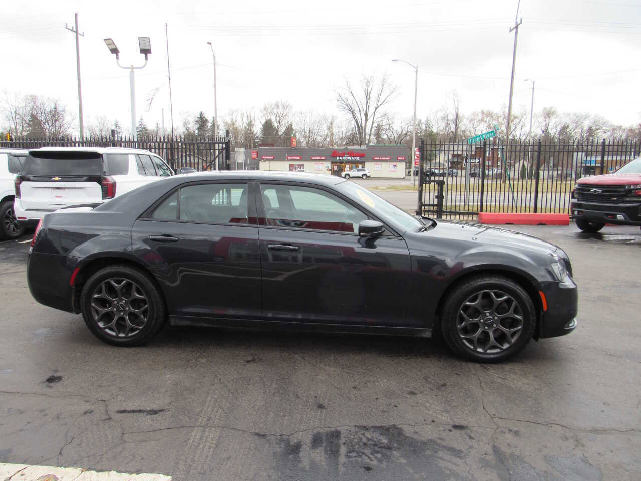 Used 2018 Chrysler 300 S w/ 300S Premium Group image 4