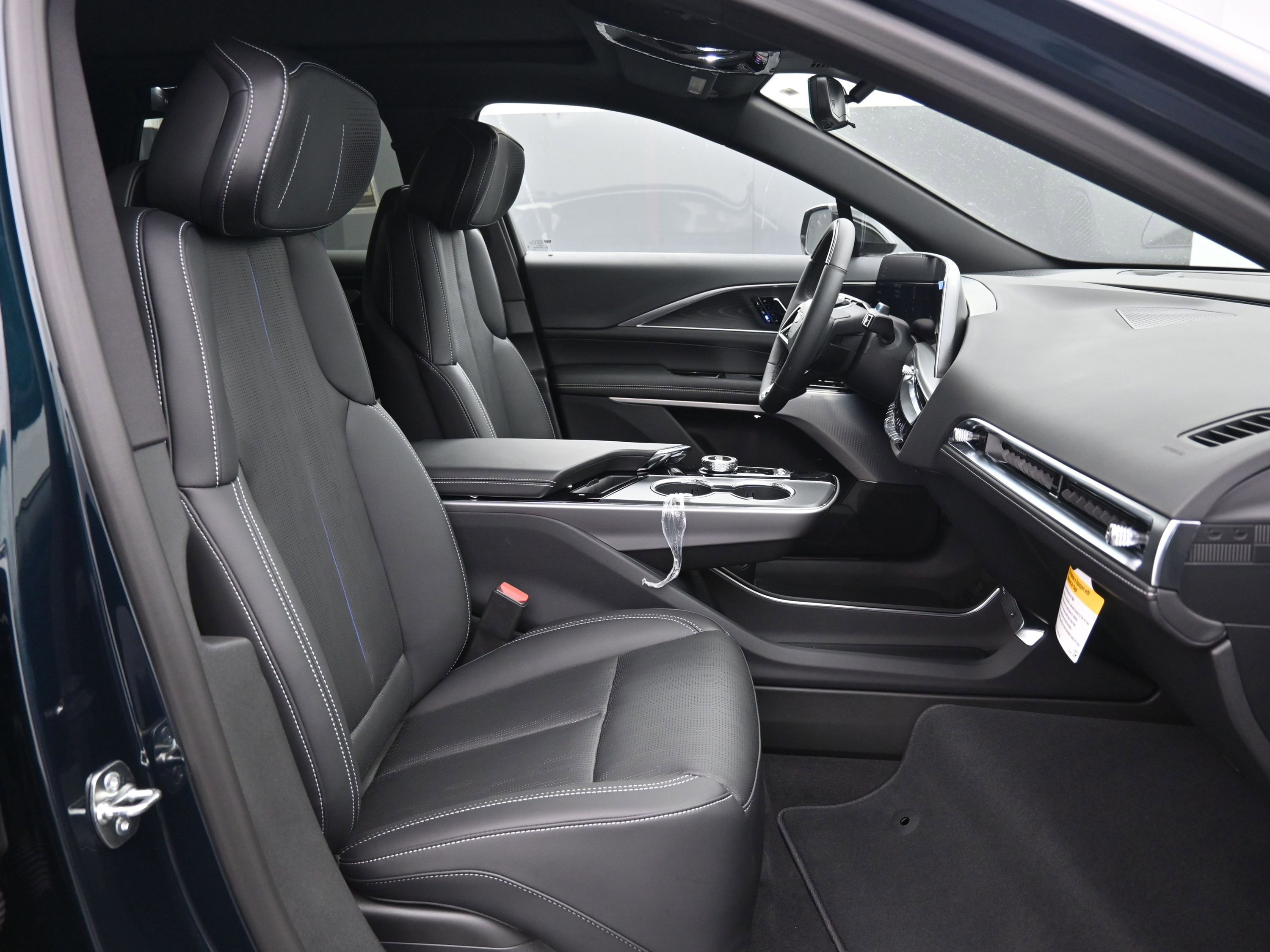 New 2025 Cadillac Lyriq Luxury image 13