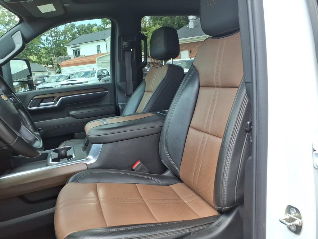 Used 2024 Chevrolet Silverado 2500 High Country w/ Technology Package AWD/4WD image 24