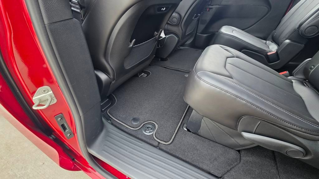 New 2026 Chrysler Pacifica Select w/ S Appearance Package image 20