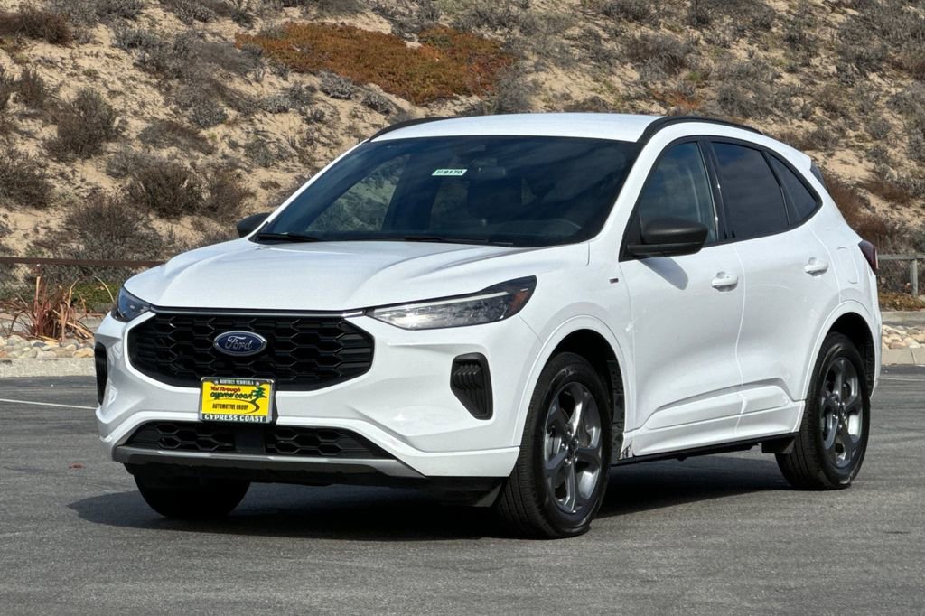 Certified 2023 Ford Escape ST-Line AWD/4WD image 8