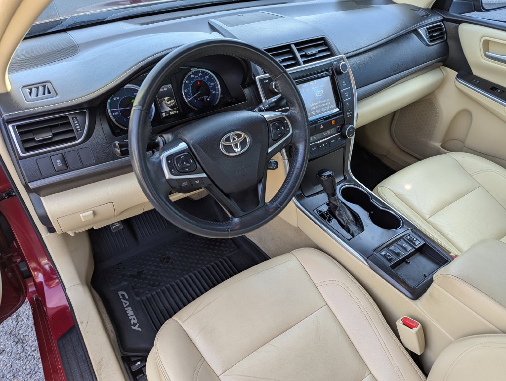Used 2017 Toyota Camry XLE w/ Moonroof Package FWD image 14