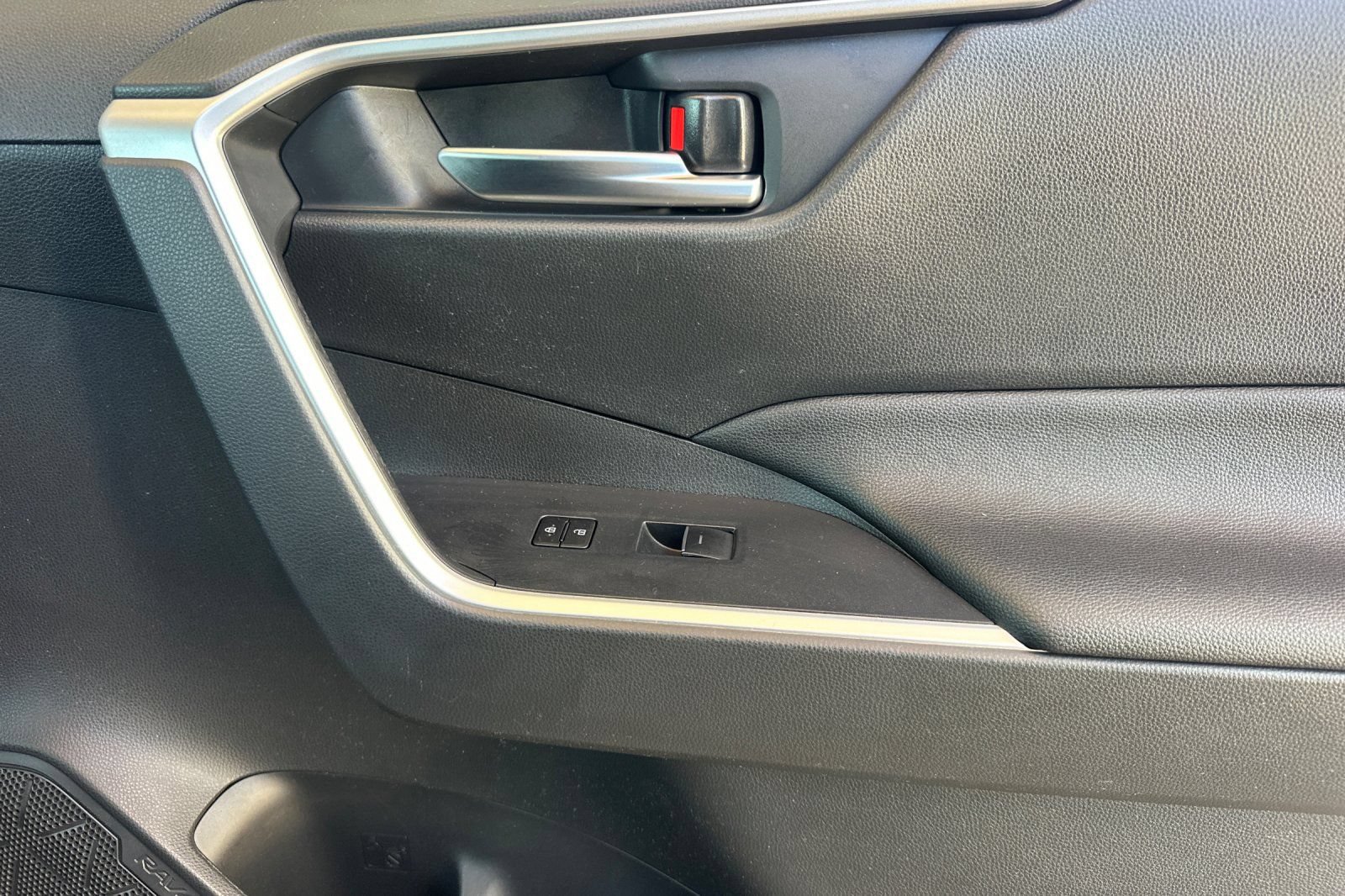 Used 2025 Toyota RAV4 XLE AWD/4WD image 20