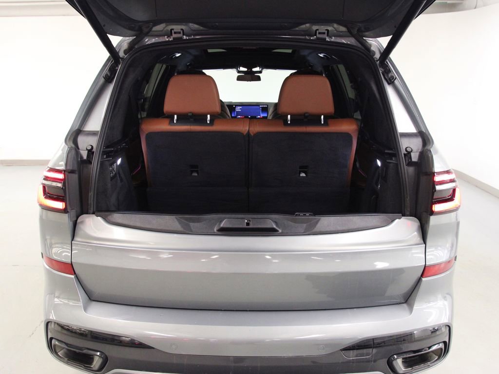 Used 2023 BMW X7 xDrive40i w/ Executive Package image 27