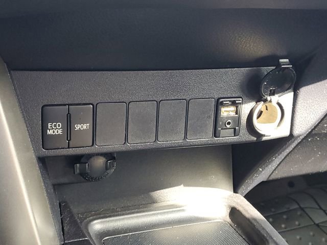 Used 2015 Toyota RAV4 LE image 22
