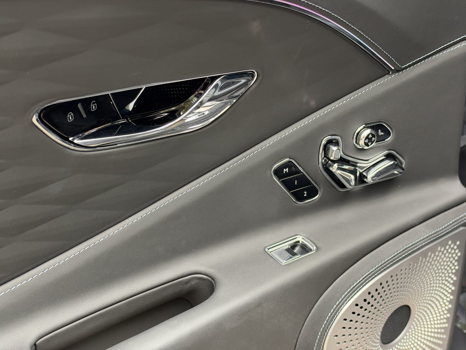 Certified 2023 Bentley Flying Spur W12 AWD/4WD image 36