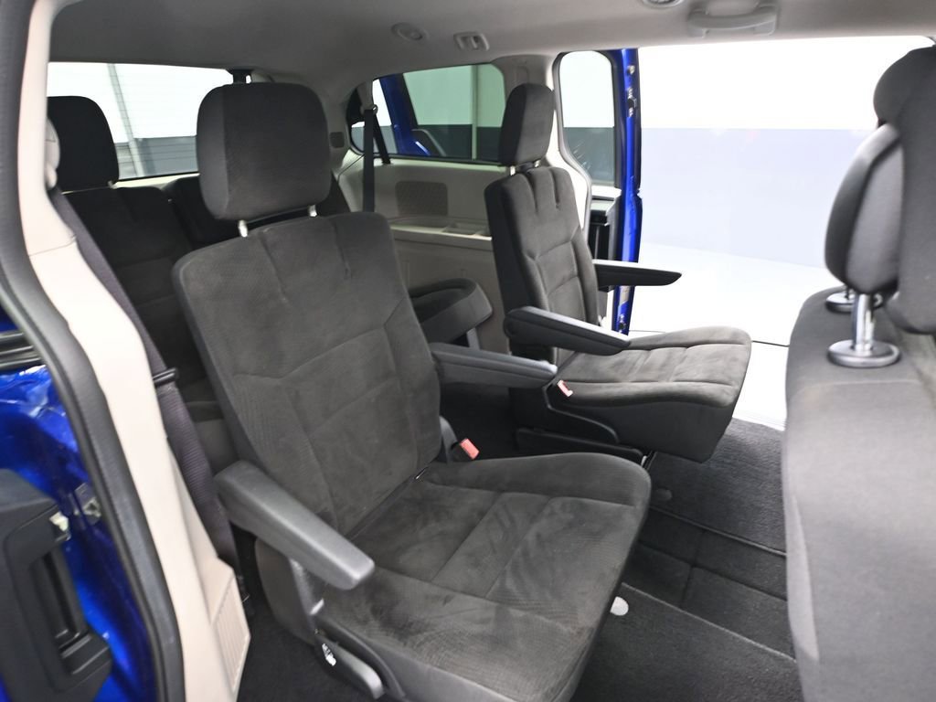 Used 2019 Dodge Grand Caravan SE w/ UConnect Hands-Free Group image 37