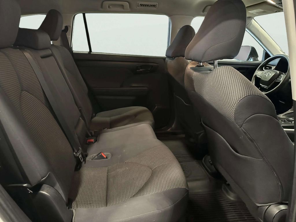 Used 2021 Toyota Highlander L AWD/4WD image 23
