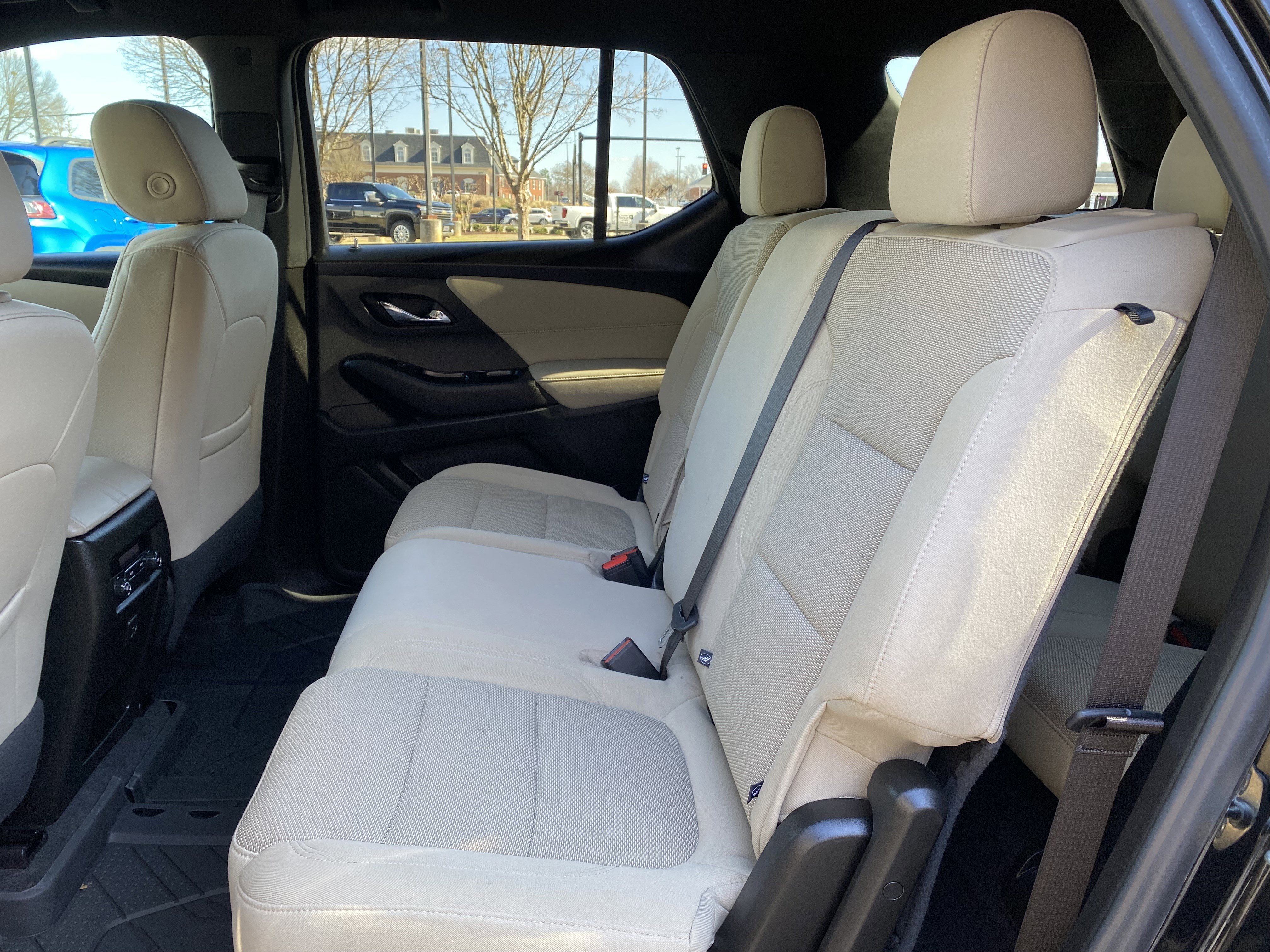 Used 2023 Chevrolet Traverse LS image 36