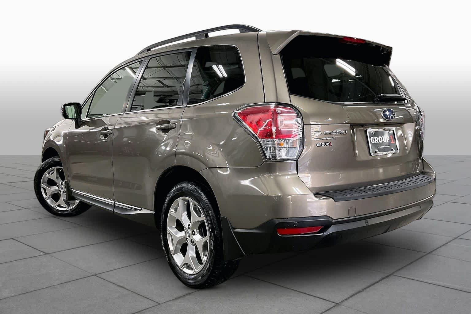 Used 2017 Subaru Forester 2.5i Touring AWD/4WD image 11